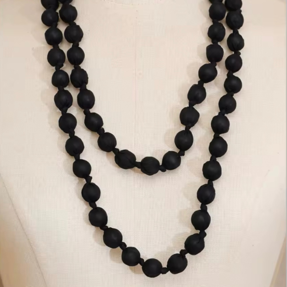 Noir Necklace